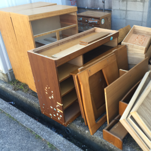 筑紫野市の廃品回収 - 大型家具 タンス 学習机の処分